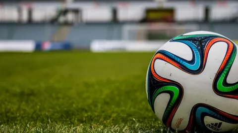 马克西全场投篮命中率低至0.11引发热议，联盟调查呼声迭起，NBA公平性备受拷问？